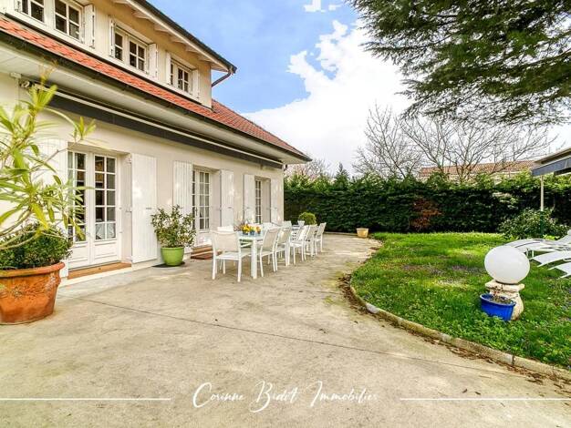 Villa à vendre 639 000 € 8 pièces 5 chambres 320 m² 1 487 m² de terrain Saint-Pierre-de-Chandieu 69780