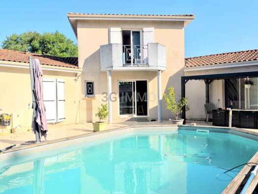 Maison à vendre 378 500 € 9 pièces 5 chambres 204 m² 2 282 m² de terrain Branne 33420