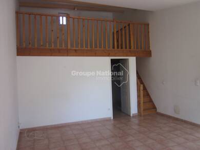 Appartement à louer 548 € 2 pièces 1 chambre 63 m² Dernier étage, Étage 2/2 Montfrin 30490