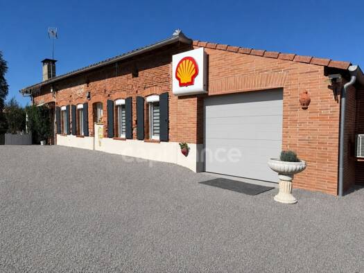 Ferme à vendre 620 000 € 8 pièces 4 chambres 240 m² 6 450 m² de terrain Vallesvilles 31570
