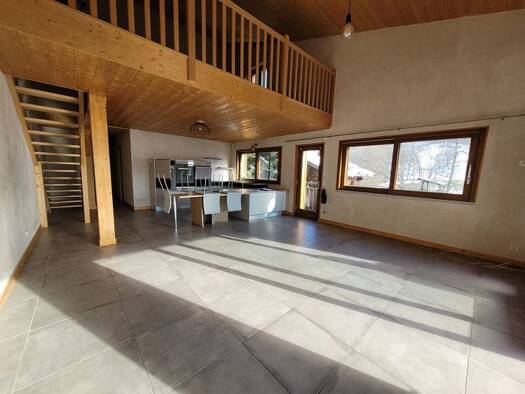 Appartement à louer 1 350 € 5 pièces 4 chambres 137 m² Serraval 74230