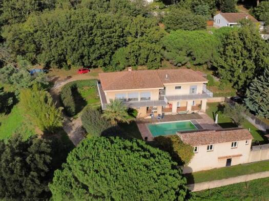 Maison à vendre 998 000 € 9 pièces 5 chambres 205 m² 7 015 m² de terrain Collobrières 83610