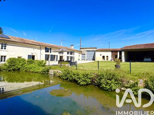 Maison à vendre 478 000 € 6 pièces 4 chambres 234 m² 45 446 m² de terrain Challignac 16300