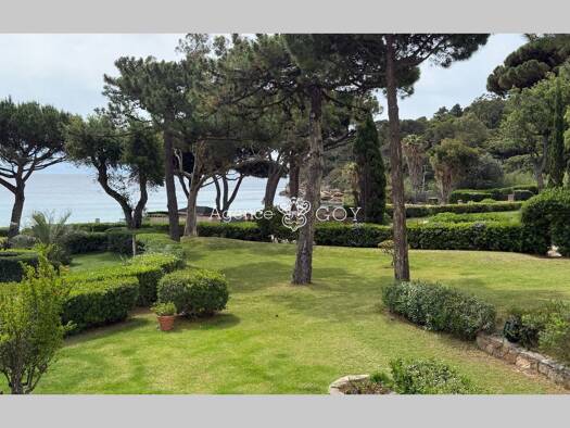 Appartement à vendre 630 000 € 2 pièces 2 chambres 46,94 m² RDC/1 Les Calanques Le Lavandou 83980