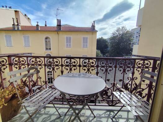 Appartement à vendre 370 000 € 3 pièces 2 chambres 69,8 m² Étage 3/4 Menton 06500