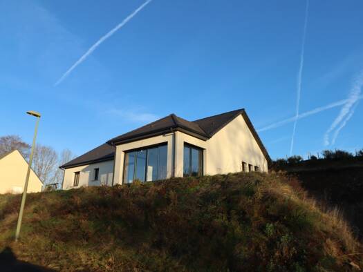 Maison de plain-pied à vendre 359 000 € 4 pièces 3 chambres 136 m² 1 195 m² de terrain Tauves 63690