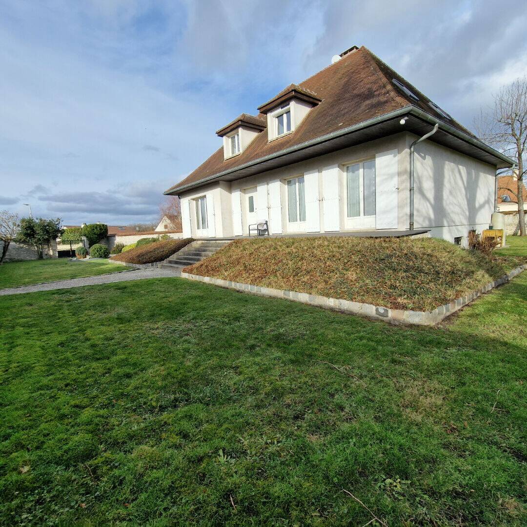 Maison à vendre, 240m², LA CHAPELLE EN SERVAL