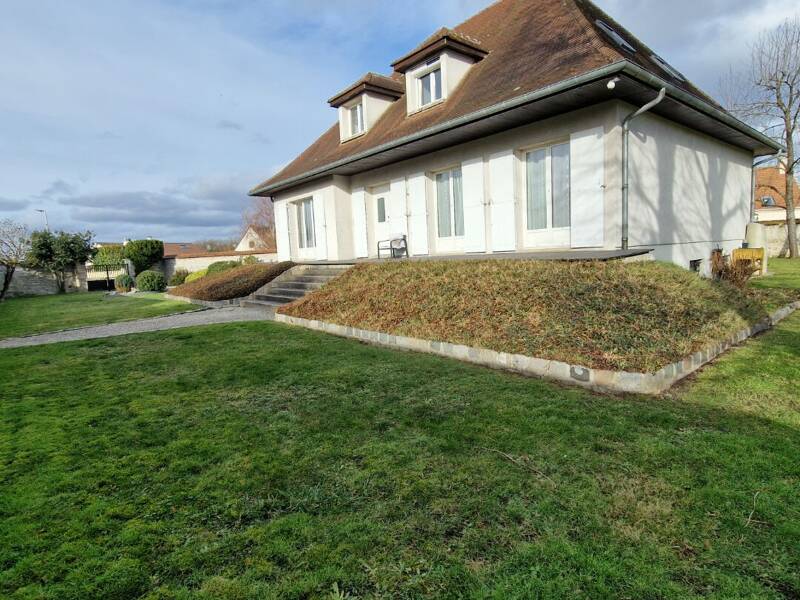 Maison à vendre, 240m², LA CHAPELLE EN SERVAL