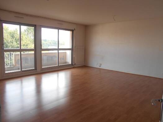 Appartement à louer 842 € 5 pièces 3 chambres 100 m² 3 étages Centre Ville Montbéliard 25200