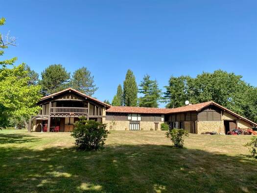 Ferme à vendre 620 000 € 10 pièces 4 chambres 550 m² 21 177 m² de terrain Bougue 40090