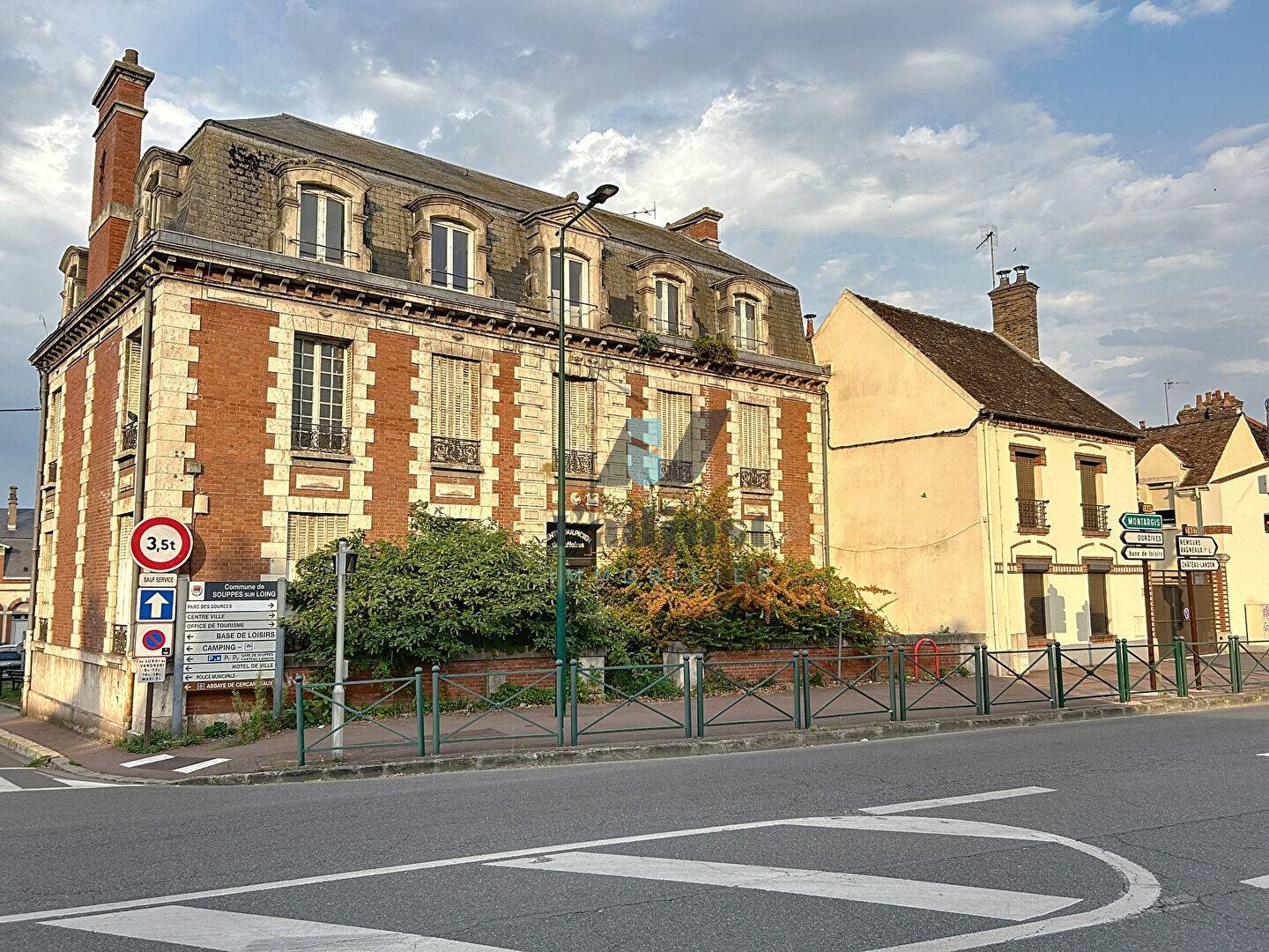 Maison à vendre, 350m², SOUPPES SUR LOING