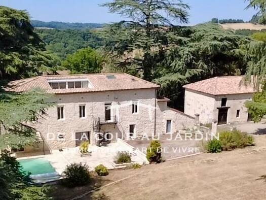 Maison à vendre 1 830 000 € 12 pièces 9 chambres 546 m² 151 631 m² de terrain Agen 47000