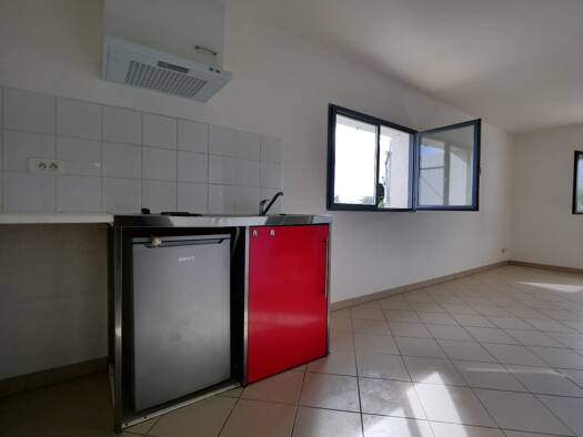 Appartement à louer 602 € 1 pièce 24 m² Étage 1/1 Aimargues 30470