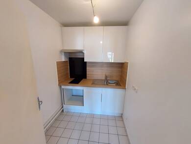 Appartement à louer 677 € 1 pièce 34,9 m² Dernier étage, Étage 2/2 disponible à partir du 20/07/2025 Centre Sud Claye-Souilly 77410