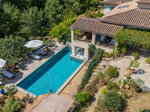 Maison à vendre 995 000 € 6 pièces 4 chambres 240 m² 5 840 m² de terrain Tourrettes 83440