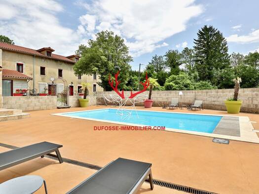 Maison de plain-pied à vendre 660 000 € 14 pièces 8 chambres 465 m² 35 000 m² de terrain Tramolé 38300