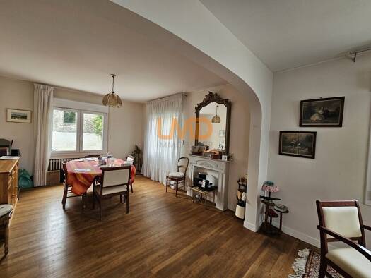 Maison à vendre 197 000 € 8 pièces 6 chambres 200 m² 676 m² de terrain Saint-Jean-d'Angély 17400