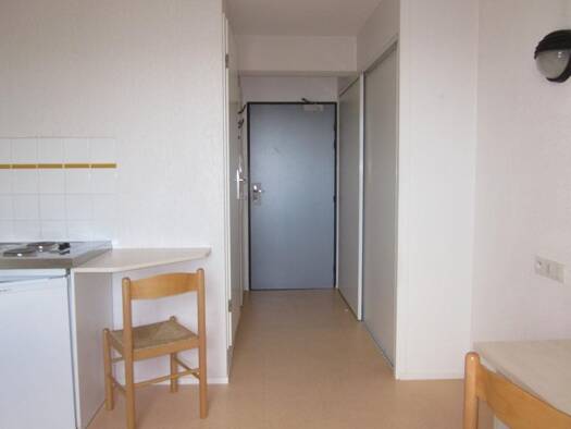 Appartement à louer 370 € 1 pièce 19 m² Étage 3/3 Chasseneuil-du-Poitou 86360