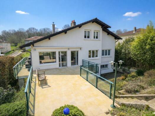 Maison à vendre 760 000 € 8 pièces 6 chambres 299,7 m² 5 561 m² de terrain Devant les Ponts Metz 57050