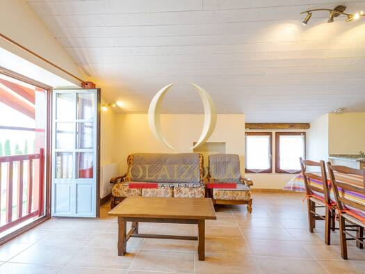 Appartement à louer 1 000 € 3 pièces 2 chambres 76 m² 1er étage Sare 64310