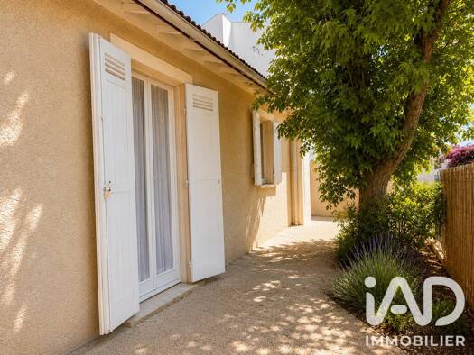 Maison de plain-pied à vendre 329 000 € 4 pièces 3 chambres 93 m² 217 m² de terrain Arès 33740