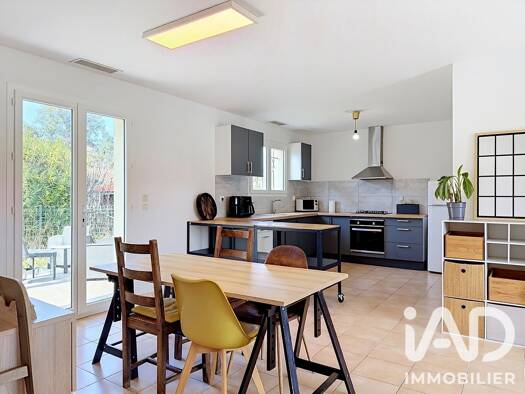 Maison de plain-pied à vendre 167 000 € 4 pièces 3 chambres 80 m² 1 255 m² de terrain Saint-Hilaire-du-Bois 17500