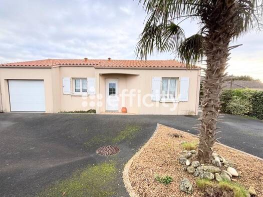 Maison de plain-pied à vendre 274 200 € 4 pièces 3 chambres 84 m² 718 m² de terrain Longèves 17230