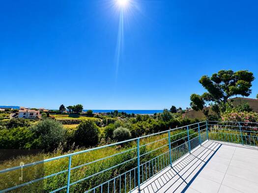 Maison de plain-pied à vendre 1 155 000 € 4 pièces 3 chambres 123,04 m² Le Grimond-Plateaux Fleuris-Valliere Saint-Laurent-du-Var 06700