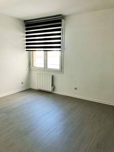 Appartement à louer 329 € 1 pièce 20 m² Étage 2/3 disponible à partir du 18/07/2025 Nancy 54000