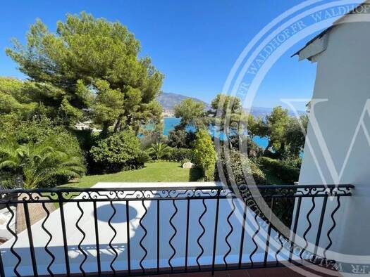 Villa à louer 10 000 € 6 pièces 4 chambres 140 m² 600 m² de terrain Roquebrune-Cap-Martin 06190