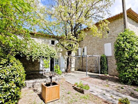 Ferme à vendre 749 000 € 7 pièces 7 chambres 300 m² 16 113 m² de terrain Issirac 30760