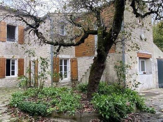 Maison de ville à vendre 418 000 € 6 pièces 4 chambres 260,8 m² 630 m² de terrain Muron 17430