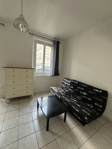 Appartement à louer 470 € 1 pièce 18 m² RDC/2 disponible à partir du 01/08/2025 Compiegne 60200