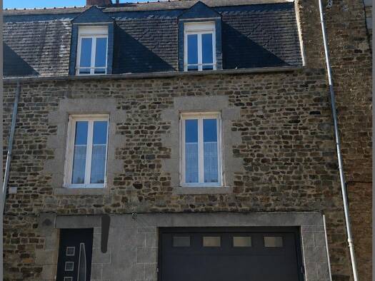 Maison de ville à vendre 239 000 € 5 pièces 4 chambres 116 m² 155 m² de terrain Bonabry-Gare Fougères 35300