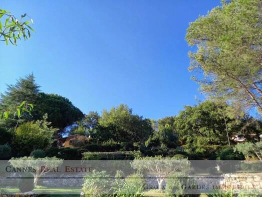Maison de plain-pied à vendre 1 060 000 € 5 pièces 3 chambres 113 m² 1 850 m² de terrain Le Village Valbonne 06560