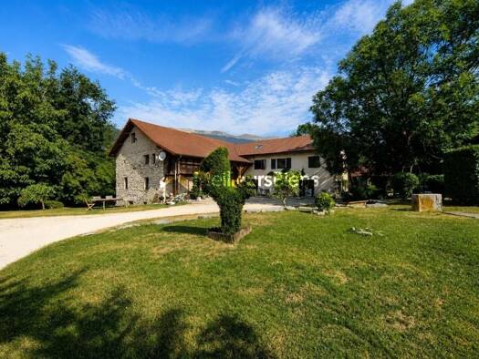 Maison à vendre 2 250 000 € 6 pièces 5 chambres 300 m² Ouest Saint-Genis-Pouilly 01630