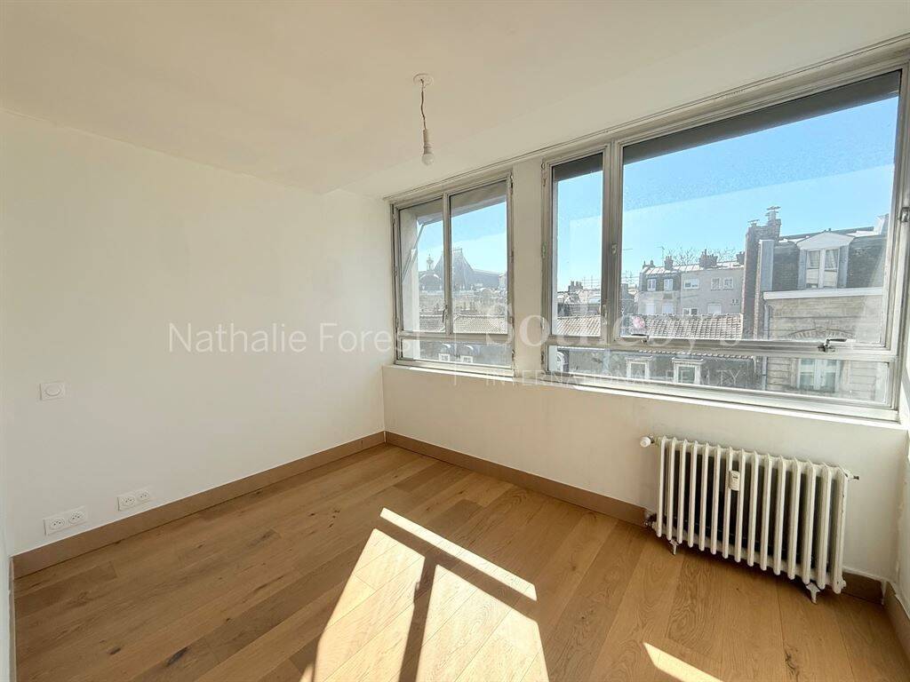 APPARTEMENT RÉNOVÉ - 2 CHAMBRES - VUE EXCEPTIONNELLE - PARKING — 10