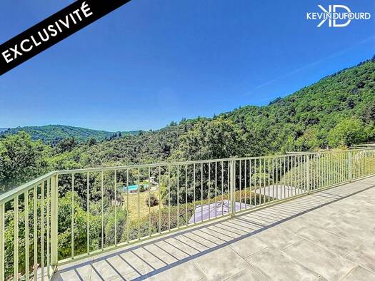 Maison à vendre 380 000 € 11 pièces 6 chambres 225 m² 2 990 m² de terrain Vals-les-Bains 07600