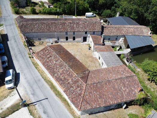 Maison à vendre 107 000 € 6 pièces 5 chambres 206 m² 1 039 m² de terrain Archiac 17520