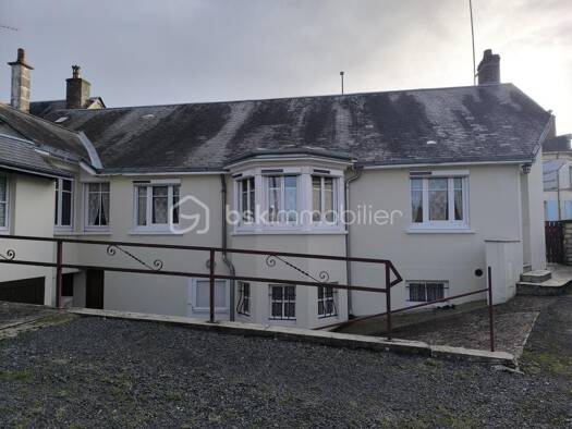 Maison de plain-pied à vendre 168 000 € 4 pièces 3 chambres 104 m² 851 m² de terrain Le Grand-Lucé 72150