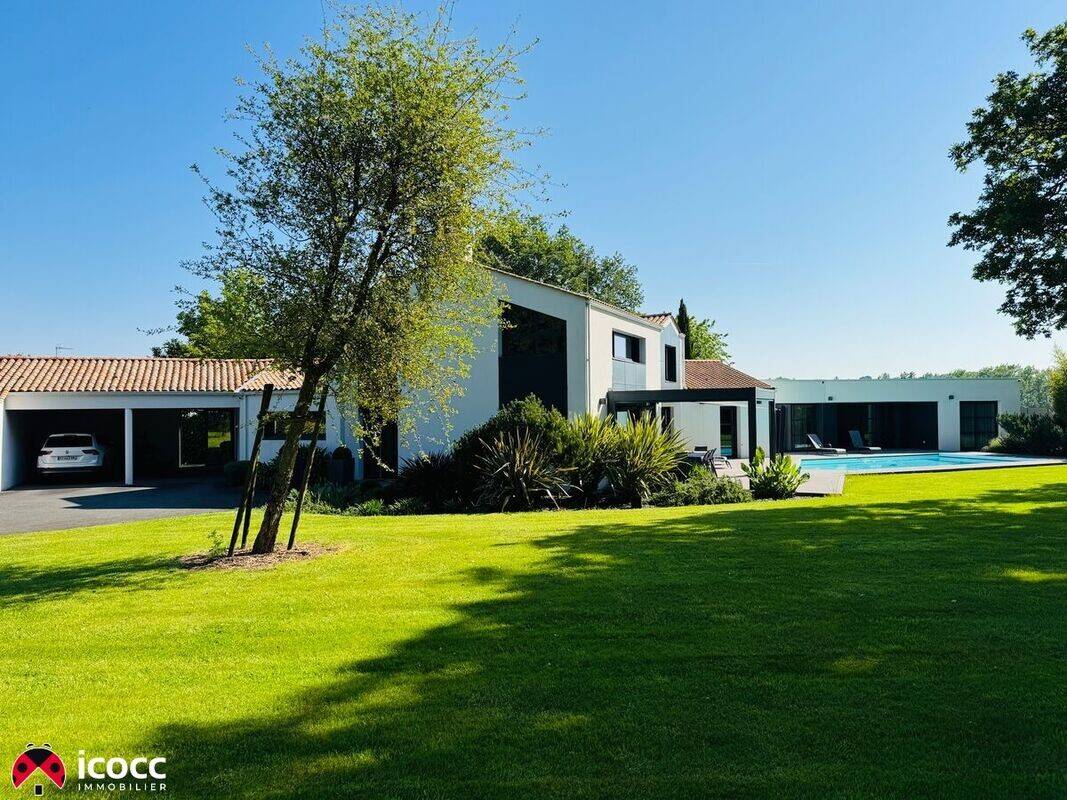 Maison à vendre, 303m², LA ROCHE SUR YON