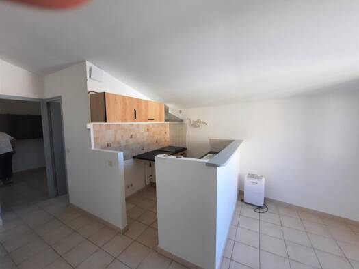 Appartement à louer 490 € 2 pièces 1 chambre 35 m² Étage 3/3 Centre Ancien Draguignan 83300