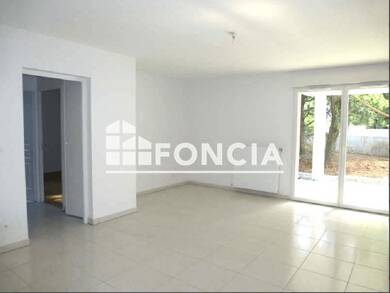 Appartement à louer 1 063 € 3 pièces 2 chambres 72,5 m² RDC Le Coteau Claix 38640