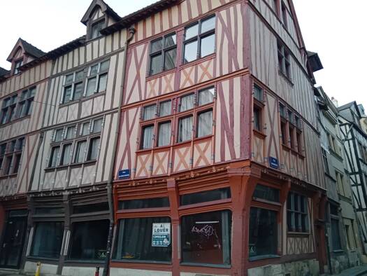 Local d'activités à vendre 387 000 € 268 m² d'espace de stockage Vieux Marché-Cathédrale Rouen 76000