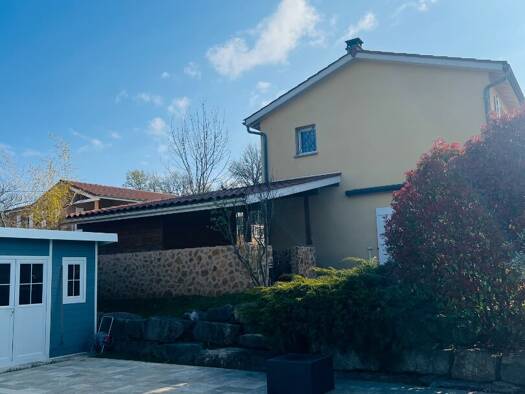 Maison à louer 2 350 € 5 pièces 4 chambres 139 m² 1 300 m² de terrain Alix 69380