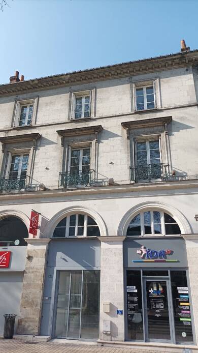Appartement à louer 658 € 2 pièces 1 chambre 26 m² Dernier étage, Étage 3/3 Tours 37000