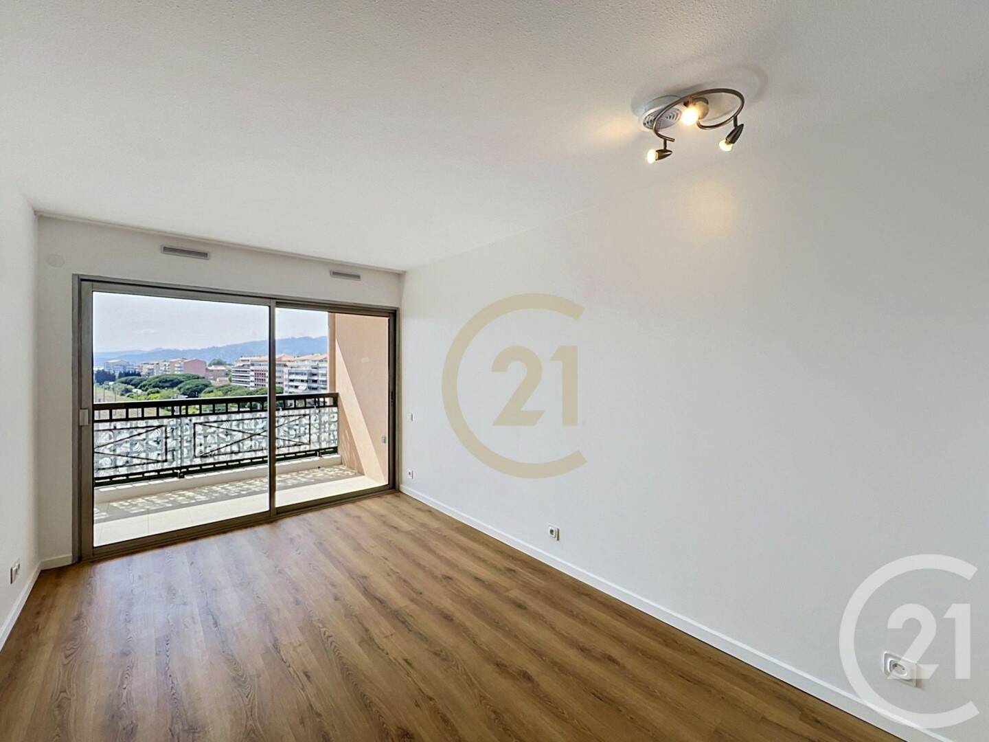 Maison à louer, 27m², CANNES
