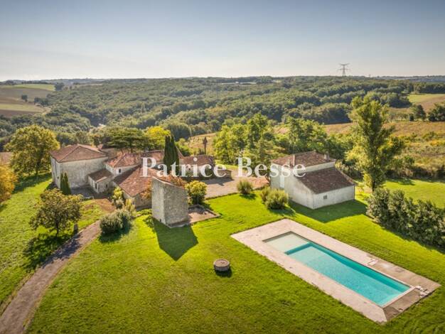 Maison à vendre 958 000 € 9 pièces 7 chambres 585 m² 228 327 m² de terrain Agen 47000