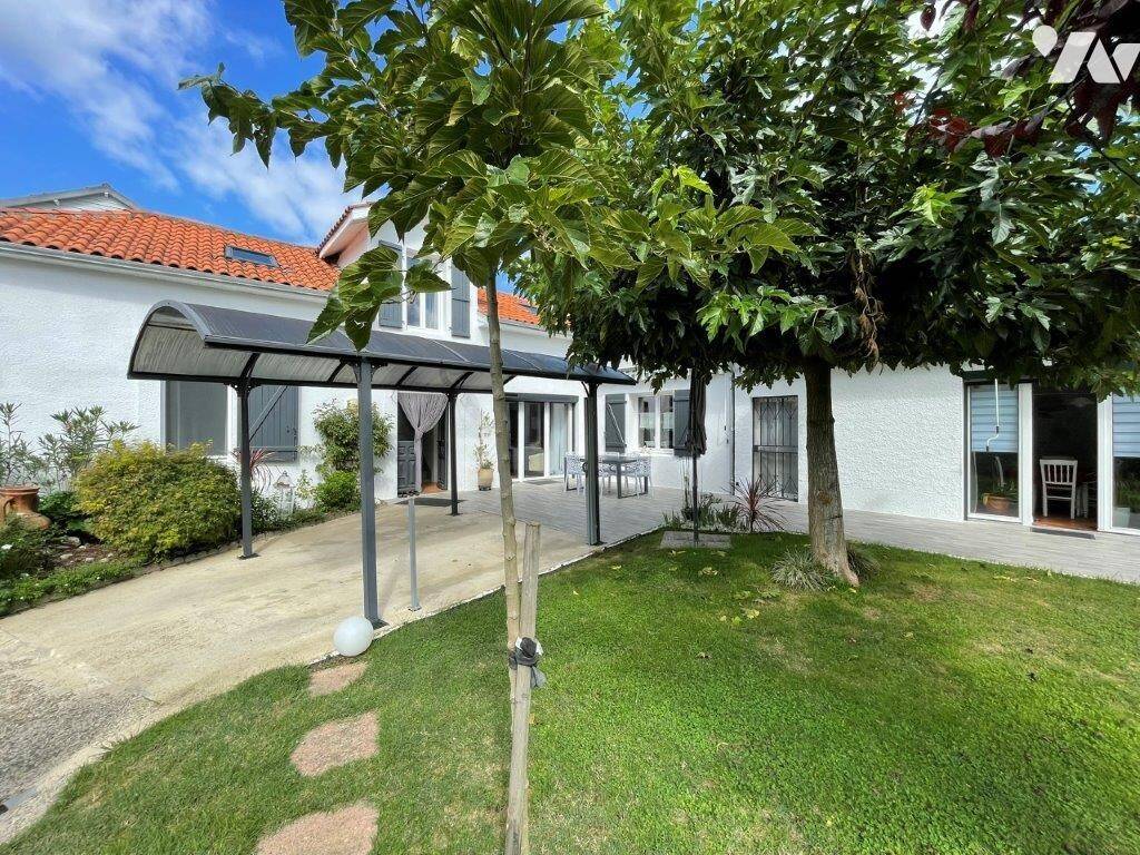 Maison à vendre, 104m², VILLECOMTAL SUR ARROS