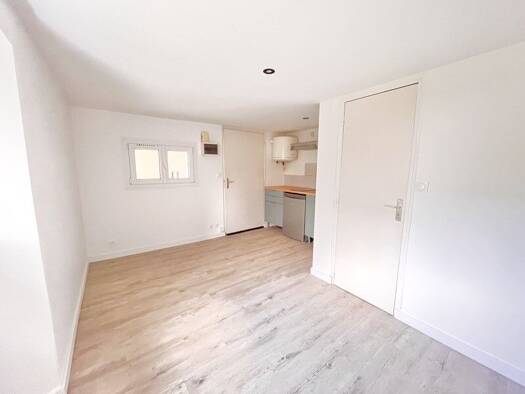 Appartement à louer 420 € 1 pièce 15,1 m² RDC/1 Europe Brest 29200